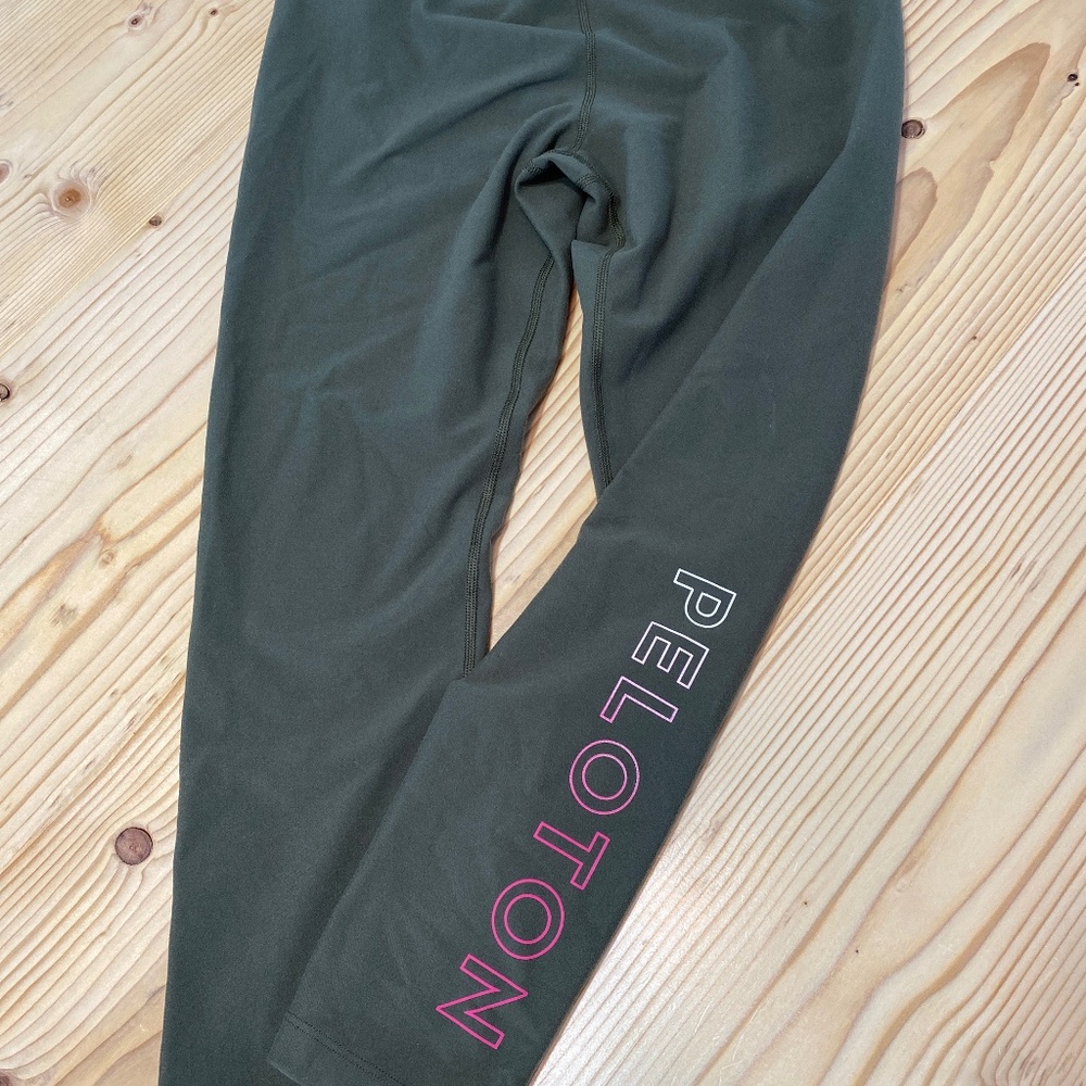Peloton Womens Size L capri leggings